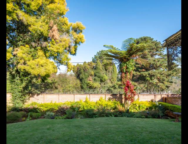 4 BEDROOM TOWNHOUSE TO LET IN HILLCREST CENTRAL